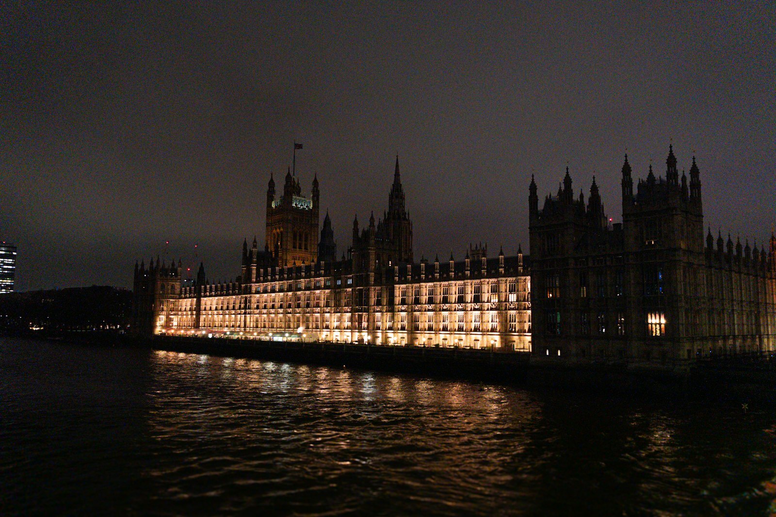 Palace of westminster illuminated at night